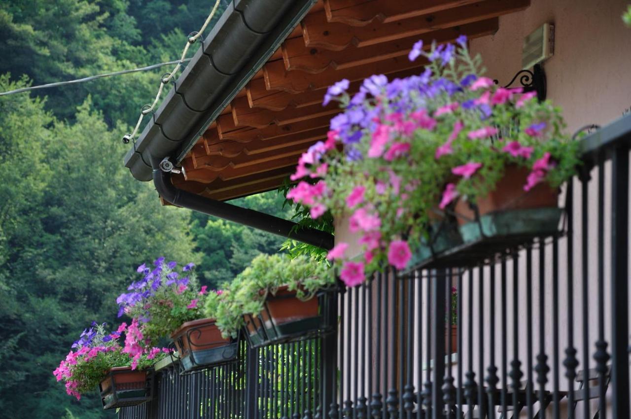 Albergo Trattoria Dazze Marcheno Kültér fotó